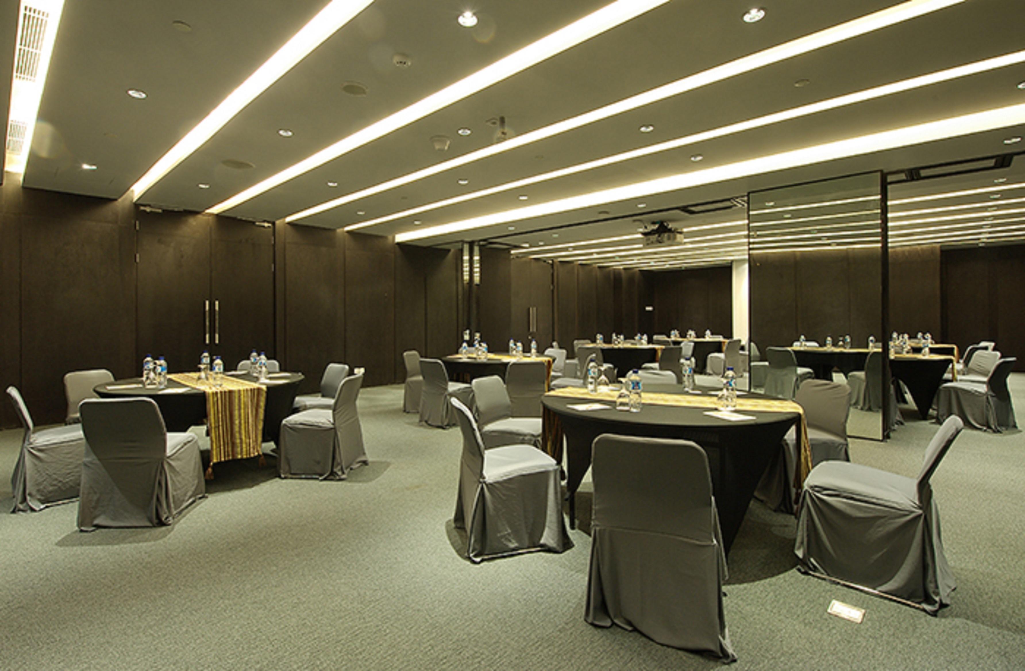 Ra Premiere Simatupang Hotel Cilandak  Luaran gambar