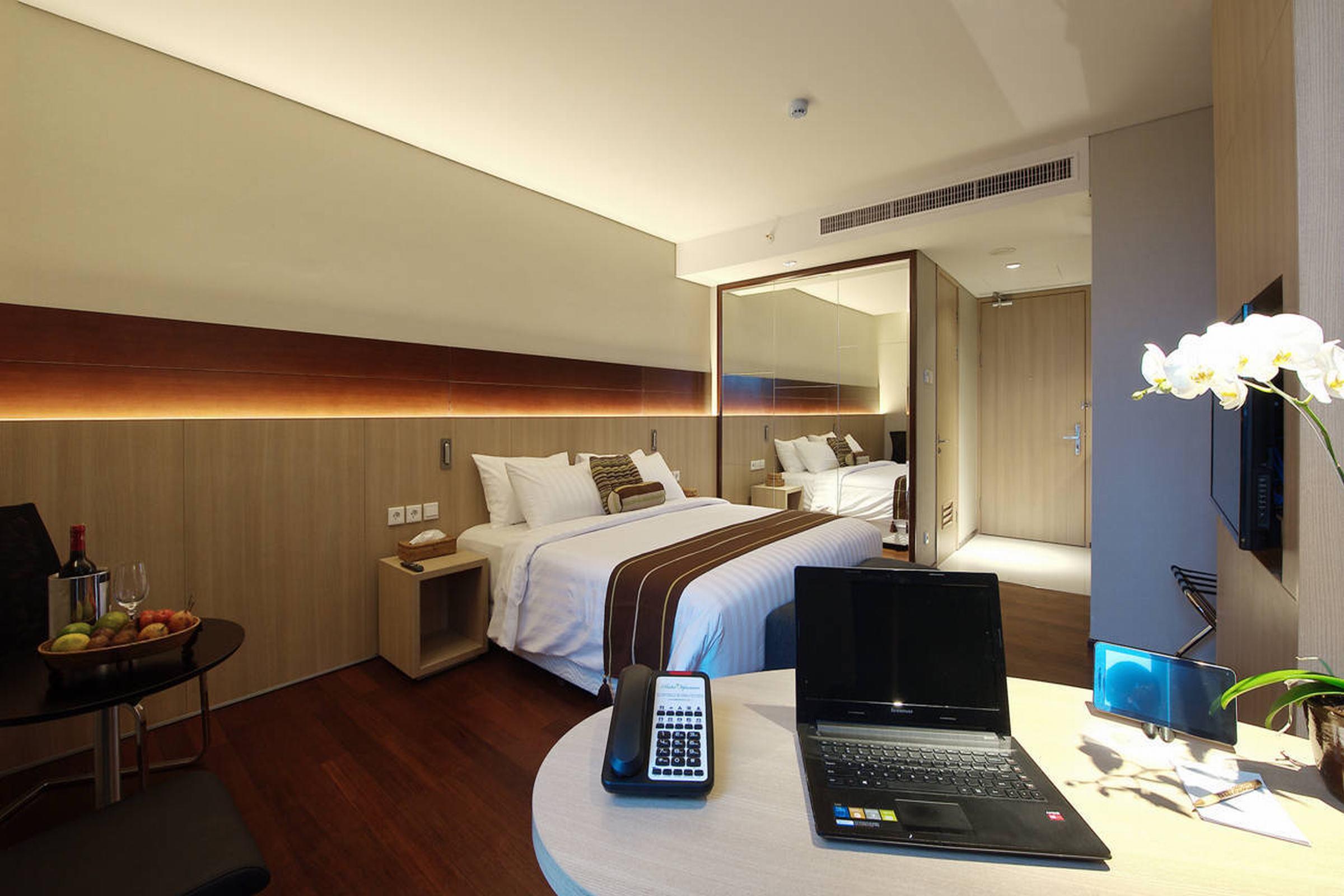 Ra Premiere Simatupang Hotel Cilandak  Luaran gambar